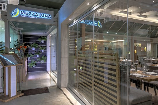 Restaurant Mezzaluna,kifisia